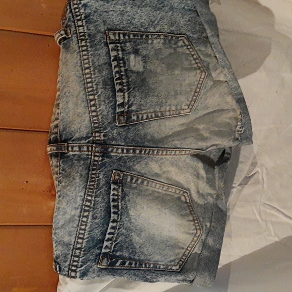Flower Jean Shorts - Picture 3 of 3